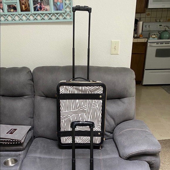 Henri Bendel 4 piece Luggage set 💥 - Picture 6 of 9